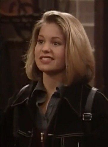 Dj Tanner Short Hair 90s, Topanga Short Hair, 80s Bob Hairstyle, Dj Tanner Short Hair, 90s Bob Round Face, Dj Tanner Hair, Topanga Lawrence, 90s Bob, Dj Tanner