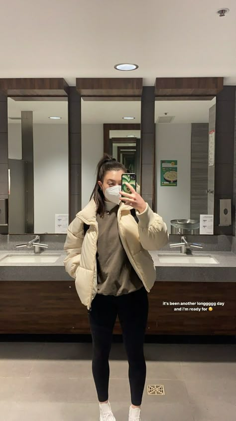 Myday Stories Ideas Selfie, Mirror Selfie Aesthetic Quotes, Office Mirror Selfie, Mirror Selfie Captions Aesthetic, Mirror Selfie Ig Story, Outfit Ig Story, Outfit Insta Story, Ootd Instagram Story, Mirror Selfie Captions