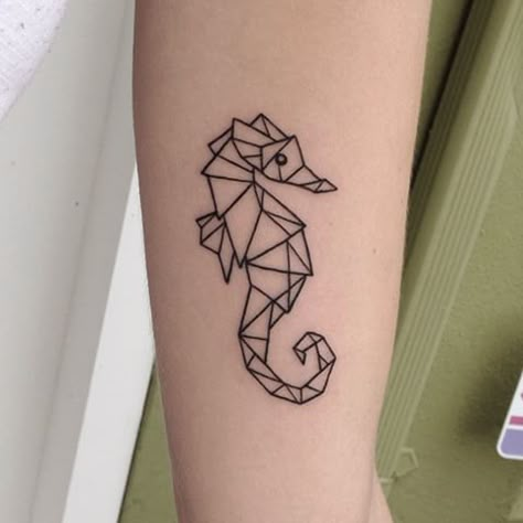 Seahorse Tattoos, Starfish Tattoo, Art Inspired Tattoos, Seahorse Tattoo, Tattoo Aesthetic, Tatuaje A Color, Tattoo Feminina, Sea Horse, Art Japonais