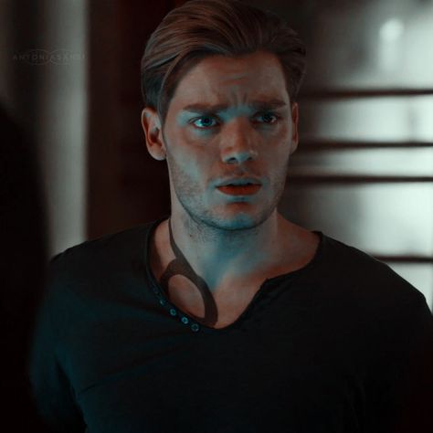 Dominic Sherwood Aesthetic, Jace Wayland Dominic Sherwood, Jace Wayland Shadowhunters, Simon Shadowhunters, Dominic Sherwood Shadowhunters, Shadow Hunters Jace, The Others Movie, Jace And Clary, Jace Herondale