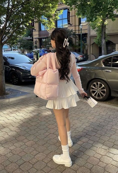 Korean Soft Girl Outfit, Soft Streetwear Aesthetic, 2025 Outfits, Coquette Clothes, Aesthetic Outfit Ideas, Dream Style, Fashion Mistakes, Pink Outfits, 10 Pounds