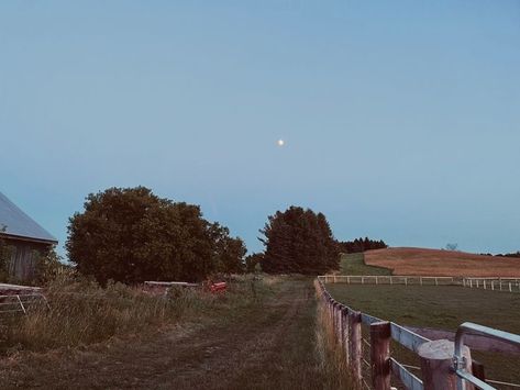 60s Country Aesthetic, 80s Farm Aesthetic, Dark Southern Aesthetic, Southern Americana Aesthetic, Cowboy Life Aesthetic, American Farm Aesthetic, Country Cowboy Aesthetic, Midwest America Aesthetic, Southern Vintage Aesthetic