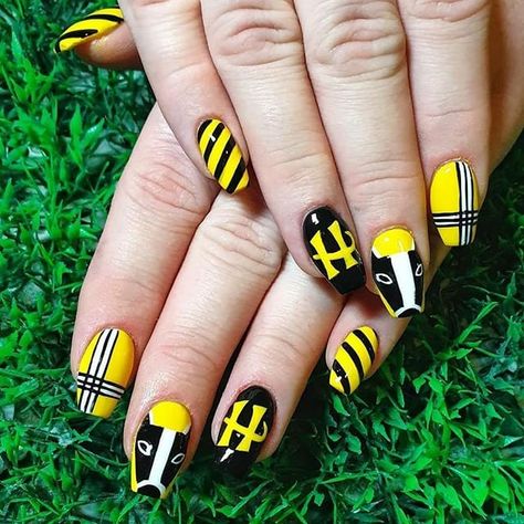 Hufflepuff Harry Potter Nail Art Hufflepuff Nails, Harry Potter Nails Designs, Movie Nails, Potter Nails, Harry Potter Nail Art, Harry Potter Nails, Teen Nails, Kids Nail Designs, Harry Draco