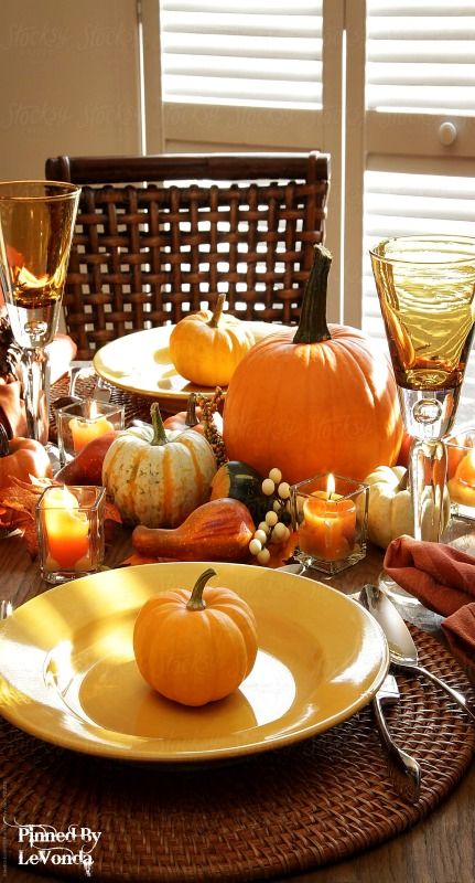 Thankgiving Setup, Holiday Theme Party Ideas, Table Settings For Thanksgiving, Styling Dining Table, Thanks Giving Decor, Thanksgiving Guide, Gravy Mashed Potatoes, Cozy Autumn Home, Holiday Theme Party