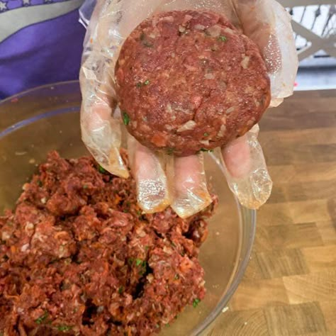 Best Rissoles Recipe, Aussie Food Recipes, Australian Bbq Food, Kangaroo Meat Recipes, Australian Rissoles, Authentic Australian Recipes, Rissoles Recipe Beef, Beef Minced Meat Recipes, Mince Meat Recipes