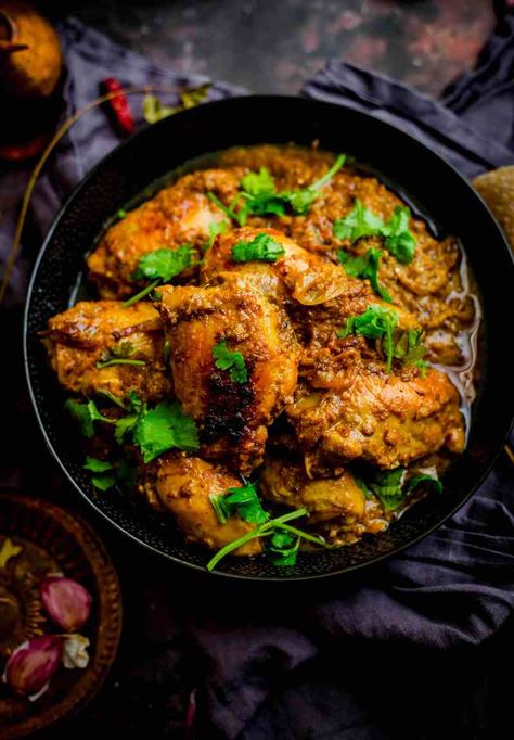 Chicken Hyderabadi Chicken Hyderabadi, Pakistani Chicken Recipes, Curry Chicken Thighs, Chicken Handi, Hyderabadi Chicken, Chicken Karahi, Indian Chicken Recipes, Whole Spices, Masala Spice