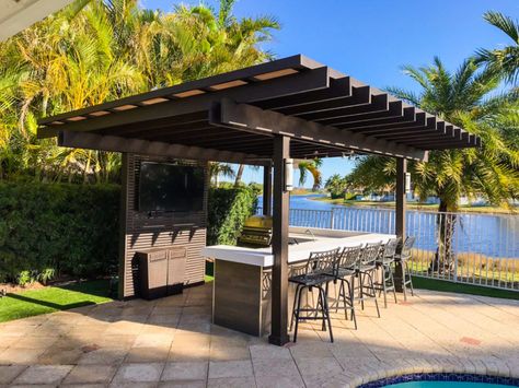 Outdoor Tv Kitchen, Pergola With Tv Wall, Outdoor Kitchen With Tv, Pergola Bar, Outdoor Tv Wall, Backyard Patio Landscaping, Saturday Inspiration, Pool Gazebo, Pool Pergola