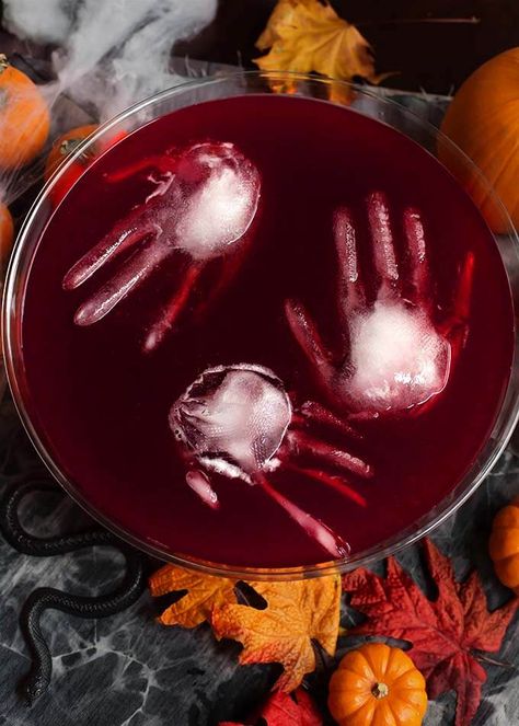 Halloween Diner Theme, Halloween House Warming Party Ideas, Halloween Kickback Ideas, Halloween Pool Party Ideas, At Home Halloween Party, Halloween Parties For Adults, Halloween Party Decor Outdoor, Spooky Party Snacks, Slasher Summer Party