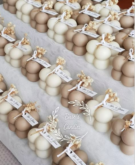 Cheap Wedding Favor Ideas, Lilin Aroma, Recuerdos Primera Comunion Ideas, Handmade Candles Diy, Candle Wedding Gift, Idee Babyshower, Homemade Scented Candles, Wedding Favors And Gifts, Candle Crafts Diy