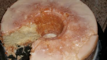 Almond Glaze Recipe, Louisiana Crunch Cake, Almond Glaze, Homemade Doughnuts, Crunch Cake, Louisiana Recipes, Cake Mug, Delicious Cake Recipes, Glaze Recipe