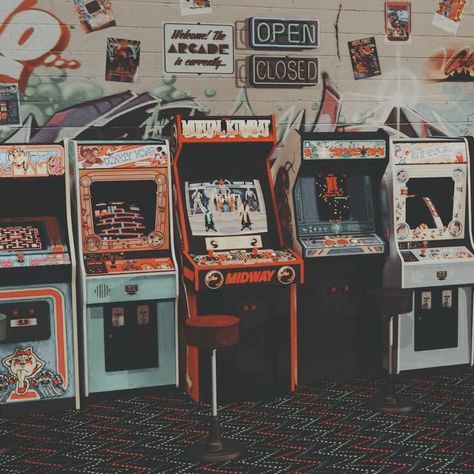 80s Aesthetic Arcade, 90s Asethic, Cool Vintage Aesthetic, 80s Astethic, 80s Pfps Aesthetic, Retro 2000s Aesthetic, 70s Arcade Aesthetic, 80s Technology Aesthetic, Vintage Nostalgia Aesthetic