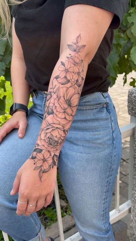 Half Sleeve Tattoos Forearm, Mandala Tattoo Sleeve, Tattoo Art Ideas, Forearm Flower Tattoo, Arm Tattoo Ideas, Women Half Sleeve, Feminine Tattoo Sleeves, Forarm Tattoos, Tattoos For Women Flowers