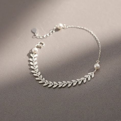 Silver Anklets Designs, Silver Bracelet Designs, Pretty Jewelry Necklaces, Bracelets Design, Silver Bracelets For Women, Silver Jewelry Design, Stylish Bracelet, Simple Bracelets, Fancy Jewellery