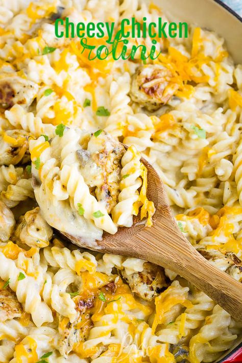 Made with standard pantry staples, this cheesy, creamy chicken meal can be on your table in 30 minutes. Chicken And Fusilli Pasta, Rotini Dinner Recipes, Chicken Rotini Casserole, Rotini Noodle Recipes, Cheesy Chicken And Noodles, Cheesy Pasta Casserole, Pasta With Canned Chicken, Chicken And Rotini Pasta Recipes, Baked Rotini Pasta Recipes