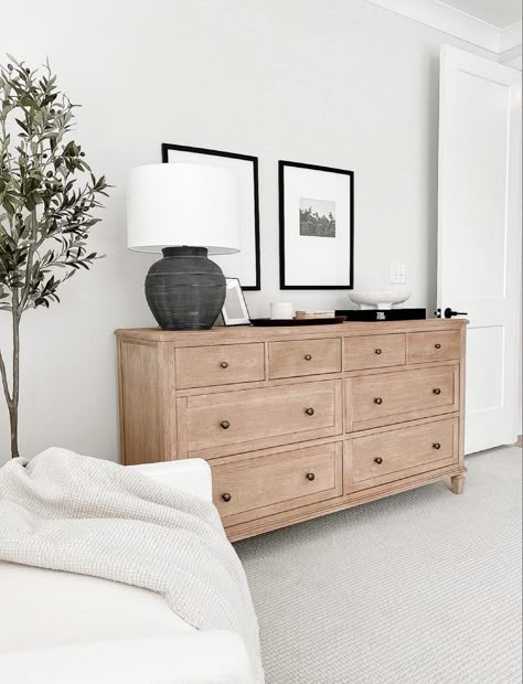 White Oak Dresser, Dresser Decorations, Pottery Barn Sausalito, Transitional Home Decor Ideas, Deco 2023, Barn Bedroom, Pottery Barn Bedrooms, Simple Dresser, Modern Bedroom Dressers