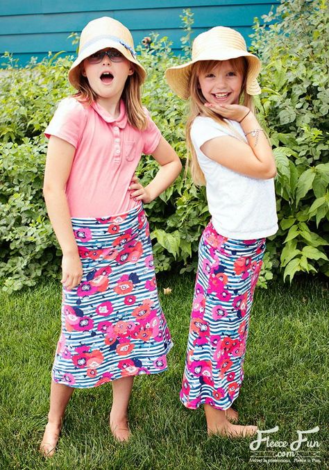 Whether they wear it to brunch or to the beach, your little fashionistas will love the elegant feel of this Tween Yoga Midi Skirt Pattern! Girls Skirt Pattern Free, Girls Skirt Pattern, Girls Maxi Skirt, Free Skirt Pattern, Girls Skirt Patterns, Sew Tips, Long Skirt Pattern, Diy Maxi Skirt, Sewing Hobby