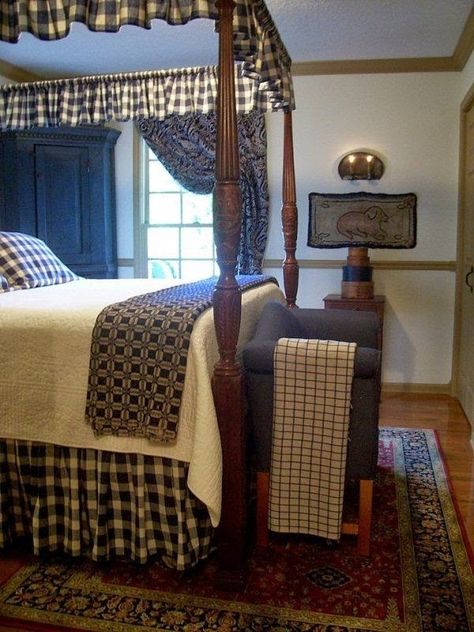 Eye For Design: Decorating Colonial/Primitive Bedrooms Primitive Colonial Bedrooms, Primitive Bedroom Decor, Primitive Bedroom Ideas, Primitive Country Bedrooms, Colonial Bedrooms, Colonial Bedroom, Canopy Ideas, Colonial Decorating, Country Bedrooms