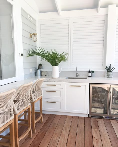 BEACH HOUSE H2O (@beachhouse_h2o) • Instagram photos and videos Kitchen With Shutters, Alfresco Ideas Australia, Outdoor Living Kitchen, Outdoor Bbq Area, Indoor Outdoor Kitchen, Outdoor Bbq Kitchen, Beach House Kitchens, Outdoor Living Design, Outdoor Kitchen Patio