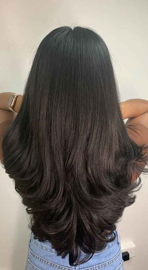 V Cut Hair, V Shaped Haircut, V Shape Hair, Long Hair Highlights, Layered Haircuts With Bangs, Beauty Makeover, Layered Haircuts For Medium Hair, Medium Layered Hair, Long Hairstyle