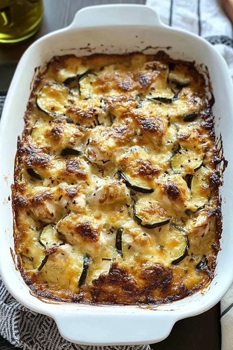 Low Carb Chicken Zucchini Bake Mushroom Zucchini Recipe, Chicken Zucchini Recipes, Chicken Zucchini Bake, Chicken And Vegetable Bake, Chicken Zucchini Casserole, Zucchini Bake, Chicken Fresh, Fresh Zucchini, Chicken Mushroom Recipes