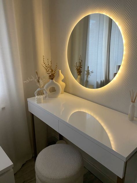 Room Aestethic, Aesthetic Vanity, Beige Room, Neutral Bedroom Decor, Room Neutral, White Room Decor, Classy Bedroom, Office Room Decor, Neutral Aesthetic