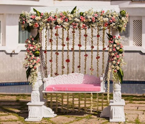 Swing Decoration With Flowers, Mehendi Night Decor, Jhula Decoration, Mehandi Decoration, 60s Theme Party, Dua E Khair, Door Flower Decoration, 25th Anniversary Decorations, Mini Pelamin