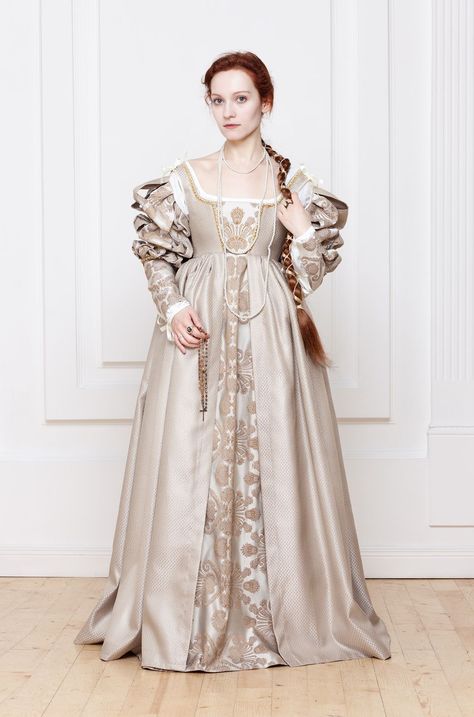 15th century gown