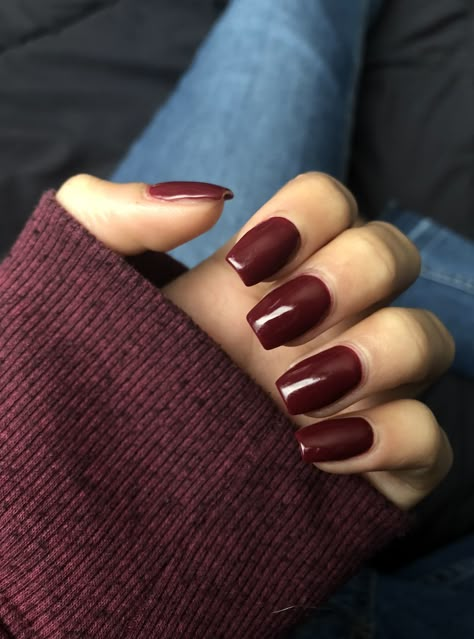 Coffin shape acrylic dip polish, deep red, burgundy polish, fall color Dark Acrylic Nails, Burgundy Acrylic Nails, Almond Blue Nails, Deep Red Nails, Nail Room Ideas, Spring Nails Ideas, Birth Colors, Emerald Nails, Nails Medium Length