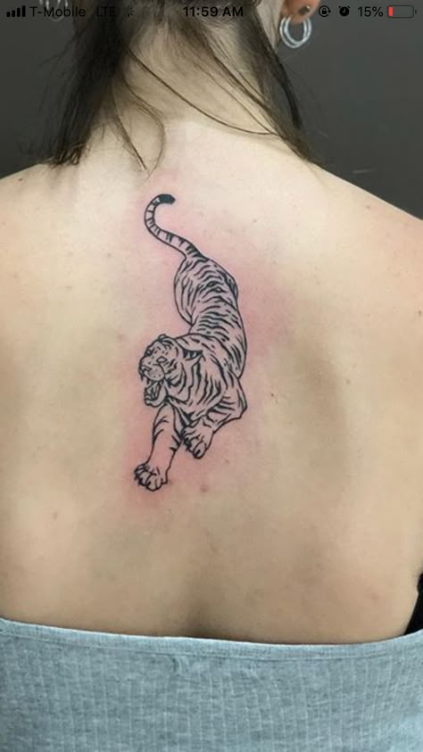 Tiger Tattoo Back, Bag Design Drawing, Blade Tattoo, Shoulder Blade Tattoo, L Tattoo, Tattoo Aesthetic, Petite Tattoos, Back Of Shoulder Tattoo, Dope Tattoos For Women