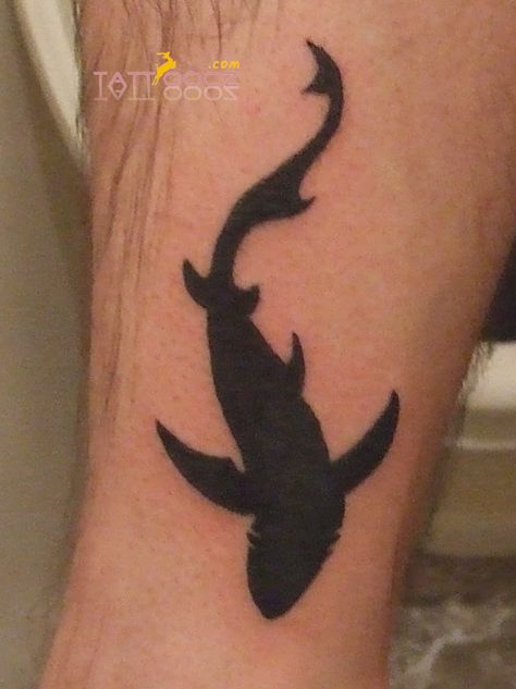 Shark tattoo Tiny Shark Tattoo, Shark Tattoo Simple, Beach Theme Tattoos, Tattoo Types, Tattoo Shark, Theme Tattoos, Tattoo Art Design, Worlds Best Tattoos, Maori Tattoos