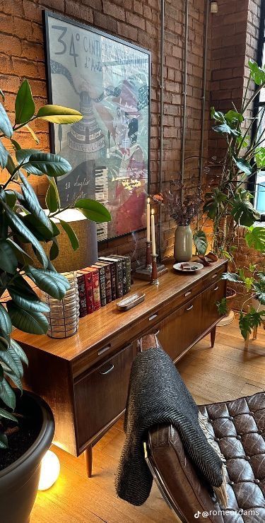 Vintage Loft Apartment, Old Book Aesthetic, London Apartment Aesthetic, Loft Apartment Aesthetic, Old Money Interior Design, Old Money Interior, Loft Aesthetic, Vintage Old Money, Leather Chair Living Room