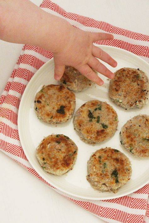 tuna and potato cakes blw Tuna Fish Cakes, Toddler Finger Foods, Potato Cakes Recipe, Blw Recipes, Tuna Cakes, Led Weaning Recipes, Toddler Foods, Baby Cooking, Baby Food Ideas