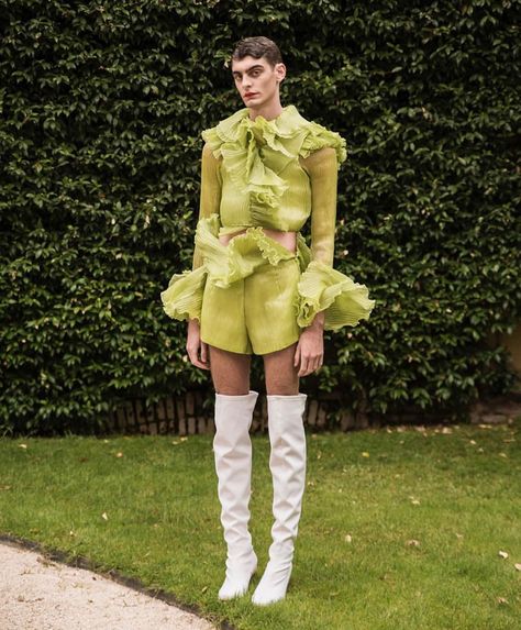 Feminine Men Fashion, Mode Queer, Feminine Men, Style Androgyne, Palomo Spain, Gender Fluid Fashion, Genderless Fashion, Gay Fashion, Queer Fashion