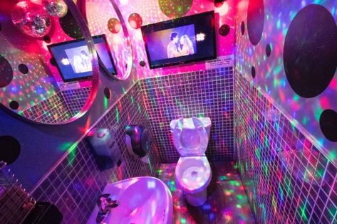 Disco Toilet, 80s Nightclub, Disco Bathroom, Disco Room, Katie Homes, 70s Room, 80s Party Decorations, Karaoke Bar, Disco Decorations