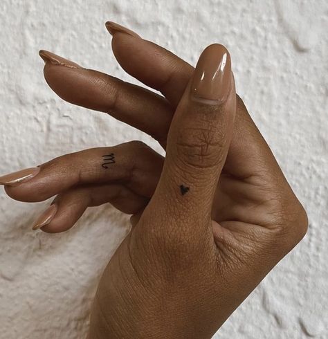 Letter S Tattoo, Simple Tats, Thumb Tattoos, Cute Finger Tattoos, French Tattoo, Tattoo Spots, New Tattoo Designs, Petite Tattoos, Small Tattoos Simple