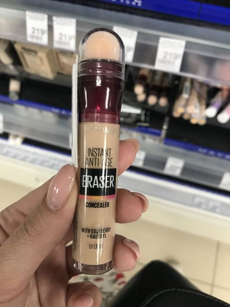 Kily Jenner, Concealer Maybelline, Makeup Geek Eyeshadow, Maybelline Concealer, Maybelline Instant Age Rewind, Alat Makeup, Ideas Decoracion, Learn Makeup, Age Rewind