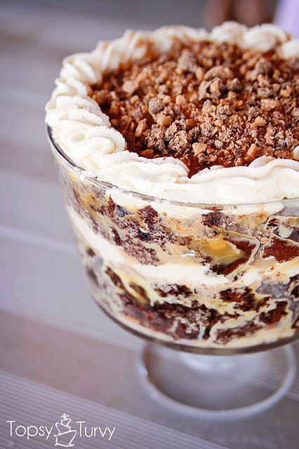 Better than anything Trifle Recipe ~ featuring Heath bars, caramel sauce, & whipped cream. Early Dating, Pumpkin Creations, Trifle Recipes Easy, Trifle Bowl Recipes, Trifle Cake, Trifle Recipes, Trifle Bowl, Homemade Chocolate Cake, Trifle Desserts