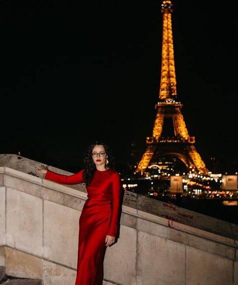 paris by night 🌙 dress: @zara Night Paris, Instagram Paris, Paris Chic, Red Dress Outfit, Dress Zara, Dress Outfit, Zara Dresses, Indian Dresses, Night Dress