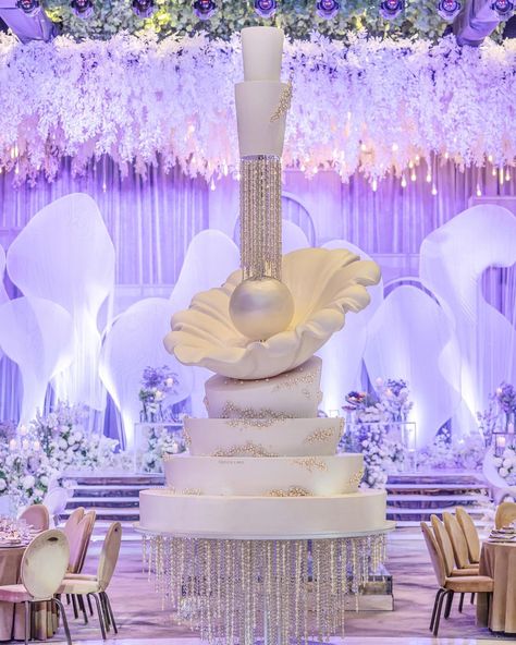 Royalty Wedding Theme, Queen Cake, Wedding Cake Art, Extravagant Wedding Cakes, Queen Cakes, Pretty Wedding Cakes, Birthday Cake Decorating Ideas, Big Wedding Cakes, Wedding Cake Photos