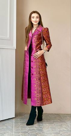 Unique Saree Designs Party Wear, Shrugs For Indian Dresses, Jacket Dresses For Women, Brocade Outfits, Saree Reuse, Shawl Coat, Cutest Outfits, Traditional Dresses Designs, Designer Kurti Patterns