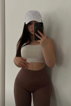 Thick Body Outfits, Hourglass Outfits, Looks Hip Hop, Curvy Body Types, Gymwear Outfits, Estilo Fitness, Pear Body, Pear Body Shape, Body Outfit