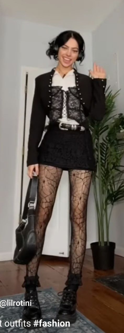 Lace Tights Outfit Grunge, Black Lace Skirt Outfit, Black Grunge Outfit, Colorful Tights Outfit, Ribbon Tights, Patterned Tights Outfit, Mini Skirt Winter Outfit, Lace Tights Outfit, Rockstar Girlfriend Outfit