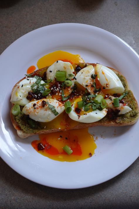 Smashed Eggs On Toast, Asian Brunch Ideas, Lunch Aesthetic, Pinterest Mom, Asian Breakfast, Spicy Eggs, Runny Eggs, 2023 Recipes, Spicy Honey