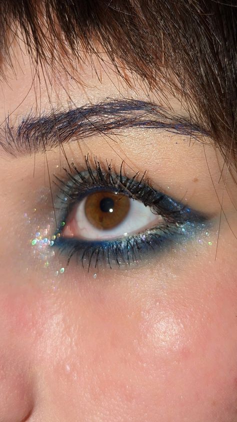 Makeup Eye Aesthetic, Blue Mascara On Brown Eyes, Dark Blue Sparkly Makeup, Shiny Blue Makeup, Blue Make Up Brown Eyes, Brown Eyes Glitter Makeup, Navy Eyeliner Brown Eyes, Eye Makeup Blue Eyeliner, Makeup Inspo Eyeshadow