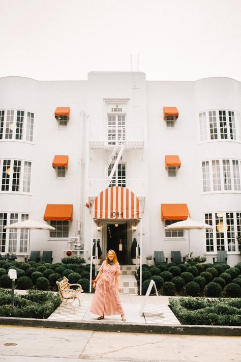 Palihotel Westwood: Experience this cute boutique hotel in Los Angeles, California. #losangeles #california #socal Hotels In California, Themed Hotels, Mid Century Hotel, Glamping California, Weekend Getaway California, Cool Hotels, Luxury Ranch, 2024 Art, Best Weekend Getaways