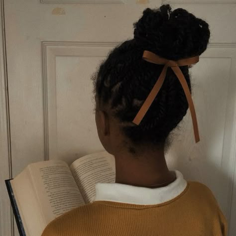 Woc Dark Academia, Black Women Academia Aesthetic, Reading Aesthetic Black Woman, Black Academic Aesthetic, Bipoc Academia Aesthetic, Light Academia Aesthetic Black Women, Gingerbread Girl Aesthetic, Light Academia Black Women, Black Women Dark Academia Aesthetic