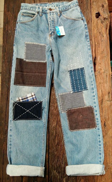 Diy Jorts Cutoffs, Fabric Patches On Jeans, Jean Knee Patch Ideas, Patched Jeans Diy Ideas, Patch Jeans Diy, Patch Pants Ideas, Jean Patches Ideas, Patched Clothing, Patch On Jeans