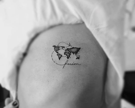 Womens Travel Tattoos, Travelling Tattoos For Women, Traveler Tattoos For Women, Mini Tattoos Travel, Travel Tatoos Woman, Tatoos Travel, Tattoo For Travel Lovers, Beach Related Tattoos, Piercings Aesthetic Grunge