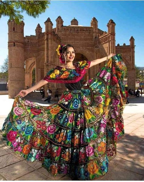 Hispanic Outfits, Traditional Mexican Clothing, Mexico Clothing, Mexican Traditional Clothing, Charro Outfit, Mexican Clothing, Outfits For Mexico, Mexican Outfit, Mexican Girl