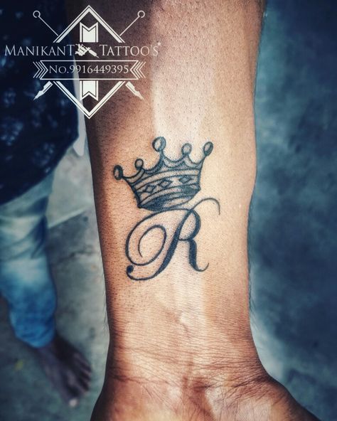 King crown R Tattoo R Crown Tattoo, Ak Tattoo, King Of Hearts Tattoo, Letter R Tattoo, Small Crown Tattoo, Hearts Tattoo, Ankle Bracelet Tattoo, Small Crown, Tattoo Lettering Styles